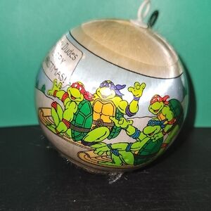 Viintage 1990 Teenage Mutant Ninja Turtles Christmas ornament. 